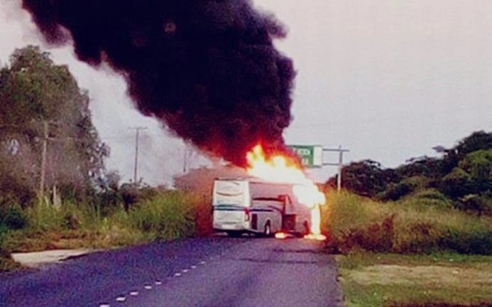 Incendian camiones Guerrero